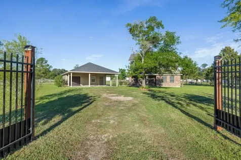 10269 Highway 90 Bedias TX 77831