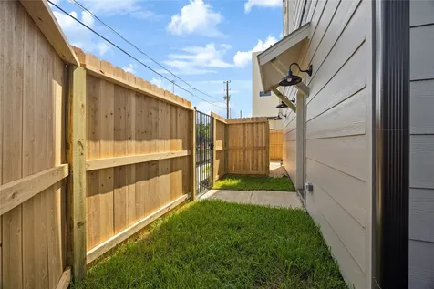 2806 Mills Street Houston TX 77026