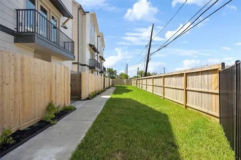 2806 Mills Street Houston TX 77026