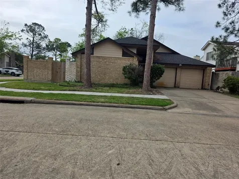 7803 La Rochelle Circle Houston TX 77071