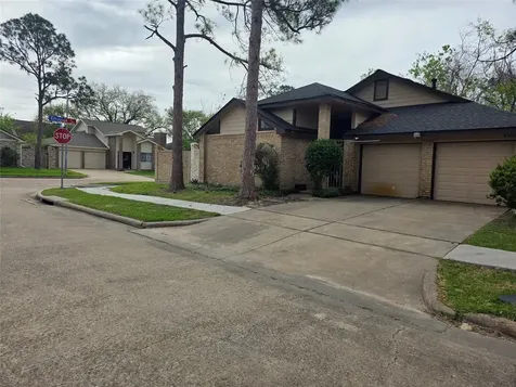 7803 La Rochelle Circle Houston TX 77071
