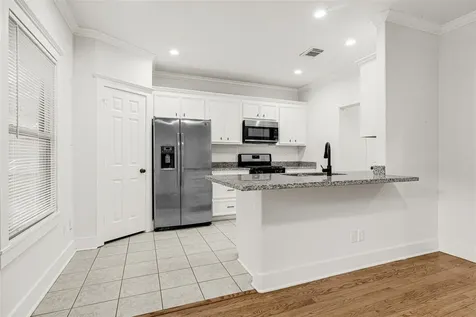 919 W 25th Street A Houston TX 77008
