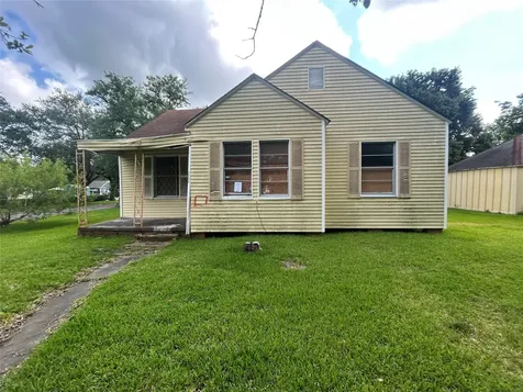 2240 Oaklawn Avenue Port Arthur TX 77642