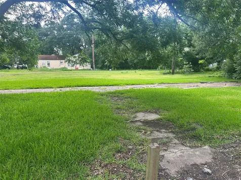 2240 Oaklawn Avenue Port Arthur TX 77642