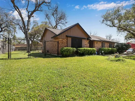 721 Sycamore Street Lake Jackson TX 77566