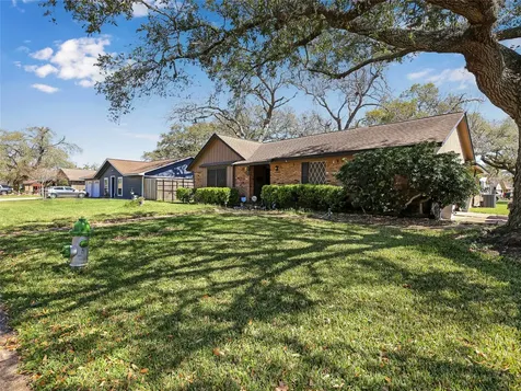 721 Sycamore Street Lake Jackson TX 77566