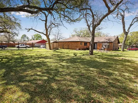 721 Sycamore Street Lake Jackson TX 77566