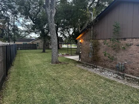 721 Sycamore Street Lake Jackson TX 77566