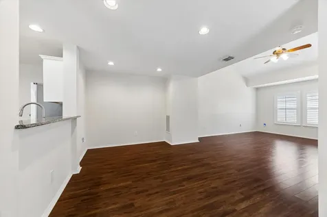 922 W Heights Hollow Lane W Houston TX 77007