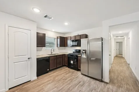 852 Road 5138 Cleveland TX 77327