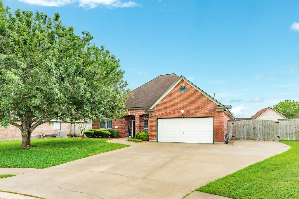 115 Warbler Court Richwood TX 77531