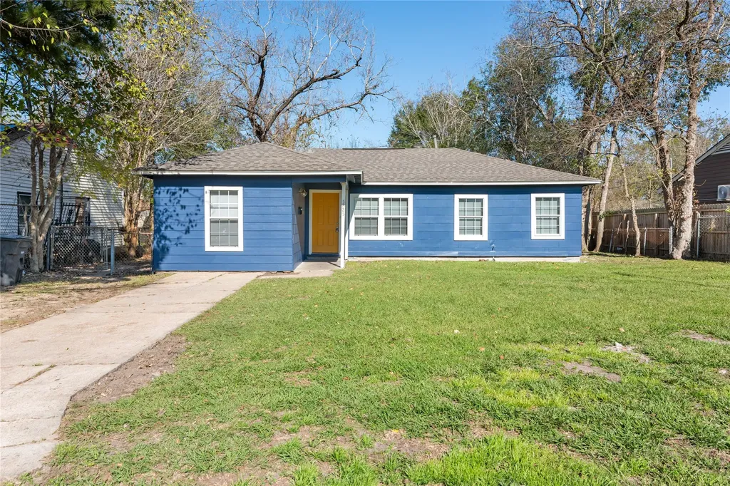 5825 Southurst Street Houston TX 77033