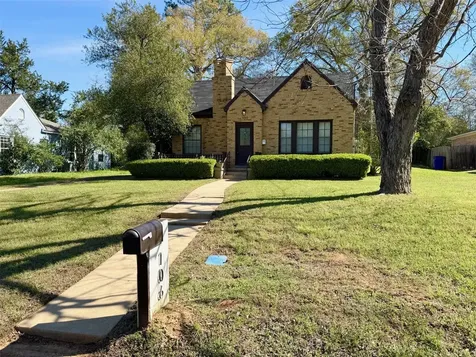 106 S Grace Street Crockett TX 75835