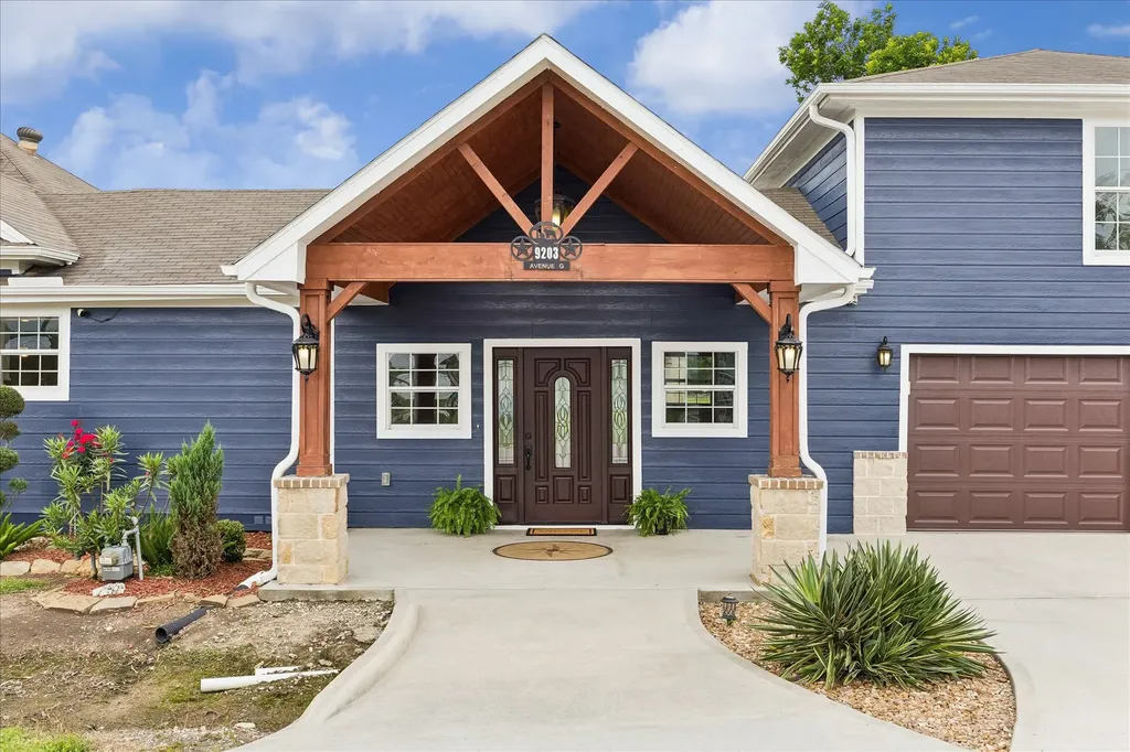 9203 Avenue G Liverpool TX 77577