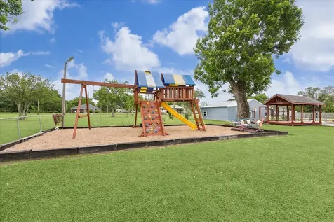 9203 Avenue G Liverpool TX 77577