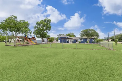 9203 Avenue G Liverpool TX 77577