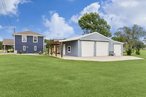9203 Avenue G Liverpool TX 77577