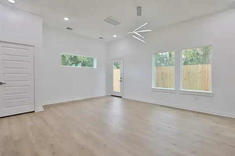 9343 Lavender Street North Houston TX 77016