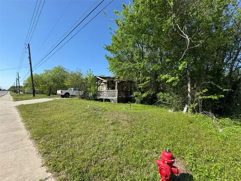111 N Bailey Street Mexia TX 76667
