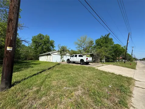 111 N Bailey Street Mexia TX 76667