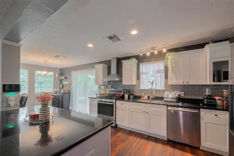 5514 Avenue M Santa Fe TX 77510