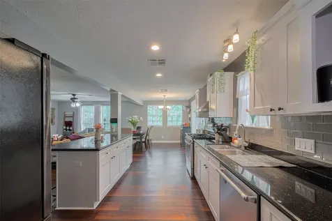 5514 Avenue M Santa Fe TX 77510