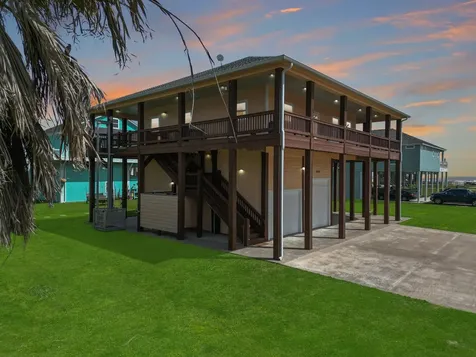 944 Raymond Crystal Beach TX 77650