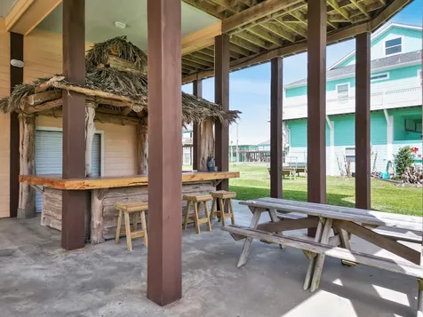944 Raymond Crystal Beach TX 77650
