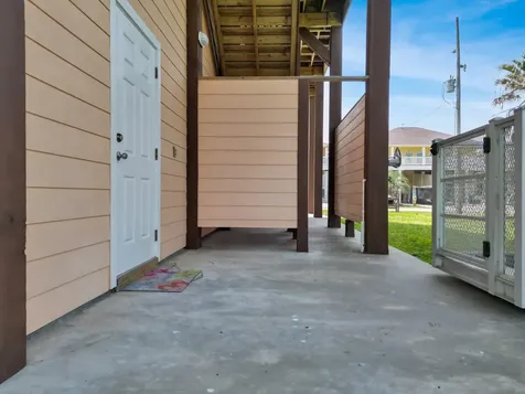 944 Raymond Crystal Beach TX 77650