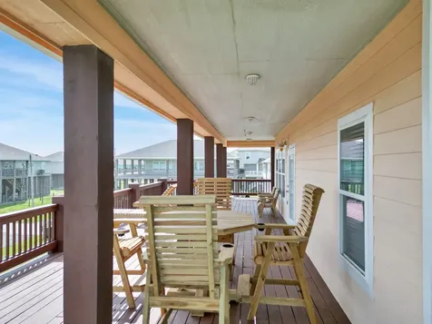 944 Raymond Crystal Beach TX 77650