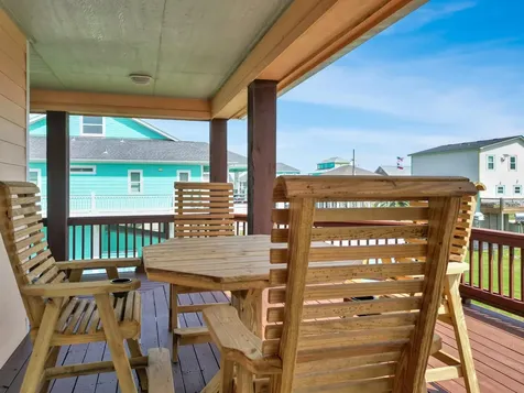 944 Raymond Crystal Beach TX 77650