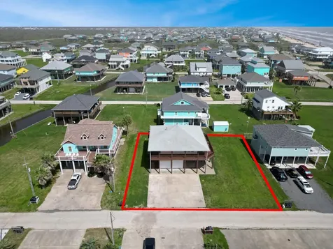 944 Raymond Crystal Beach TX 77650