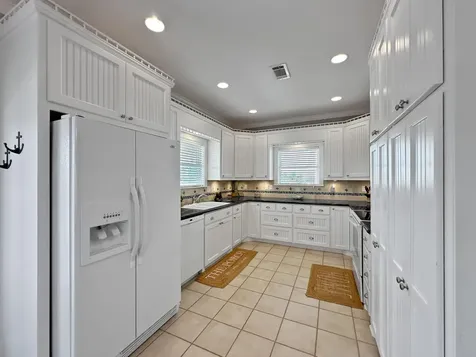 944 Raymond Crystal Beach TX 77650