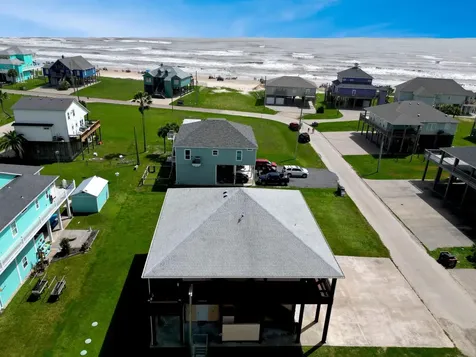 944 Raymond Crystal Beach TX 77650