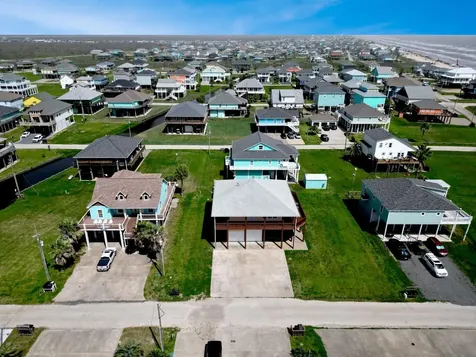 944 Raymond Crystal Beach TX 77650