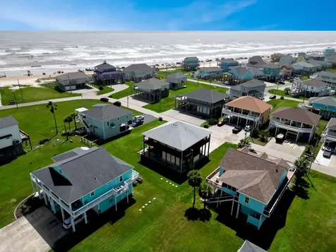 944 Raymond Crystal Beach TX 77650