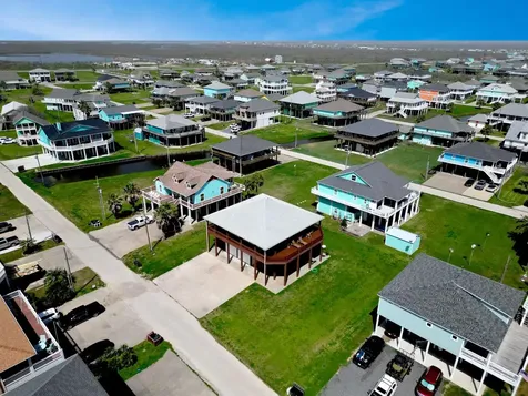 944 Raymond Crystal Beach TX 77650