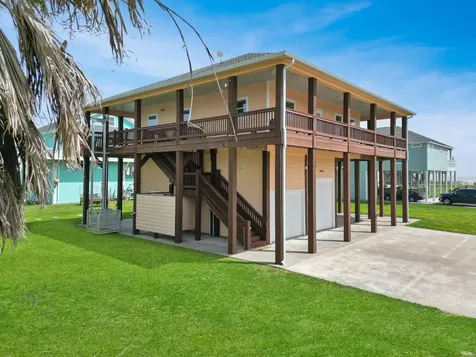 944 Raymond Crystal Beach TX 77650