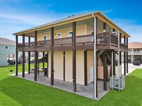 944 Raymond Crystal Beach TX 77650