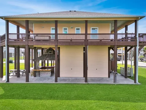 944 Raymond Crystal Beach TX 77650