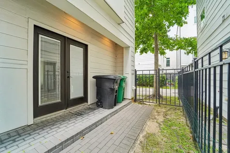 1010 W 24th Street O Houston TX 77008