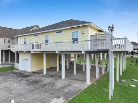 2296 Martinique Crystal Beach TX 77650