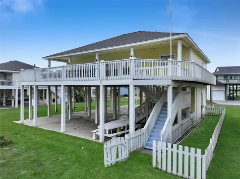 2296 Martinique Crystal Beach TX 77650