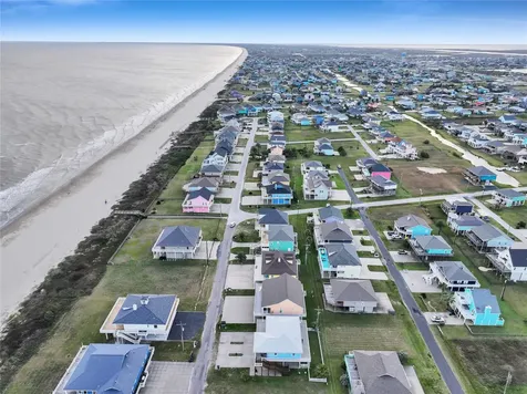 2296 Martinique Crystal Beach TX 77650
