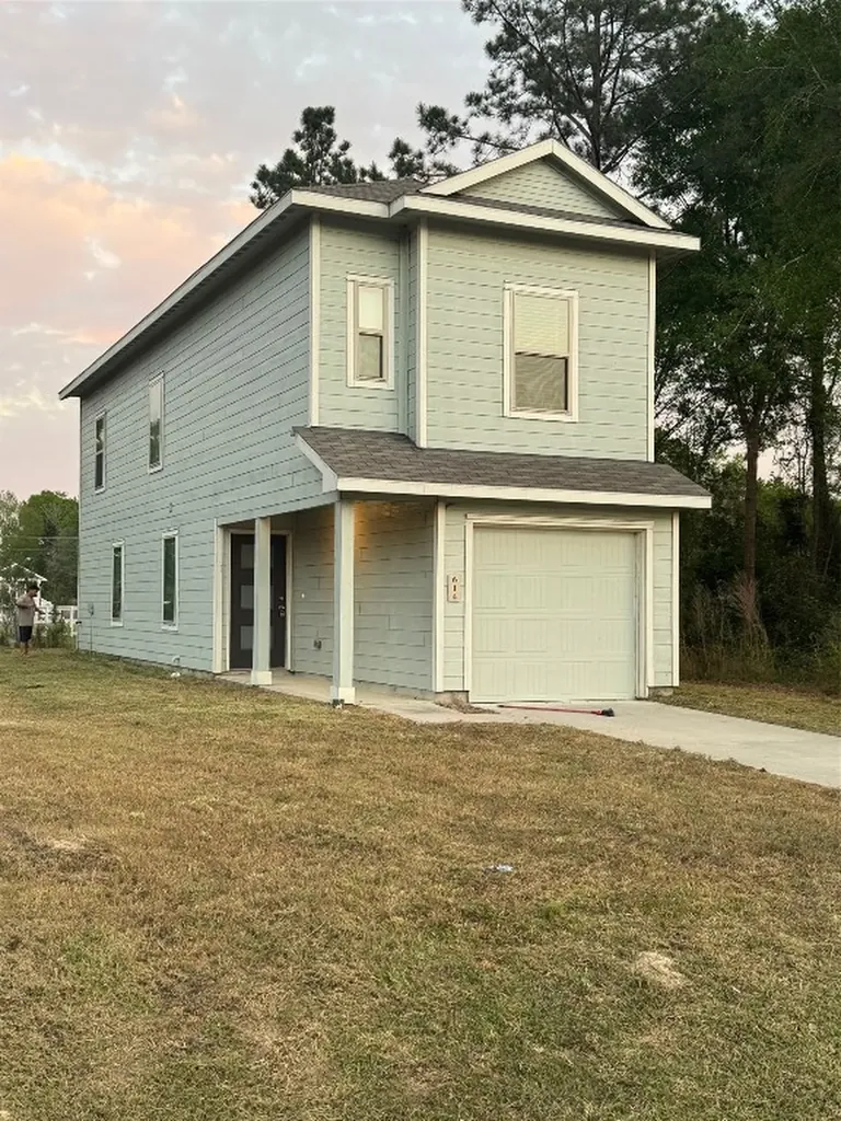 614 Road 5203 Cleveland TX 77327