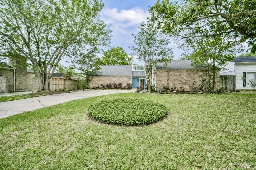 12111 Whittington Drive Houston TX 77077