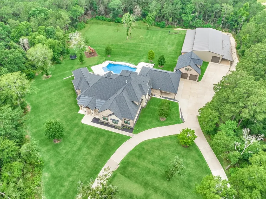 15577 Crown Oaks Drive Montgomery TX 77316
