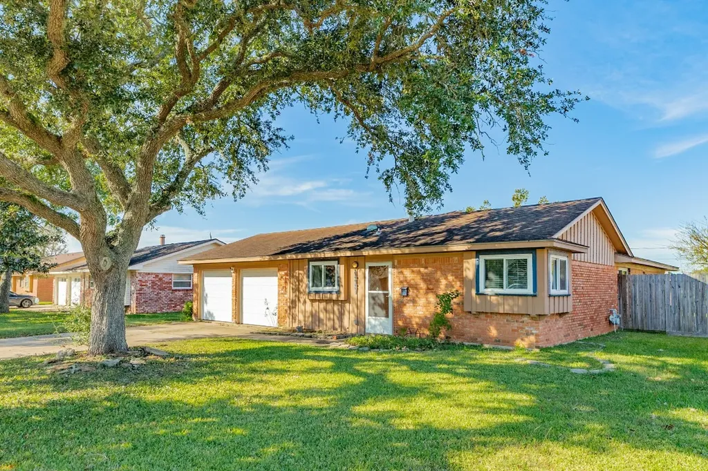 117 Talisman Street Lake Jackson TX 77566