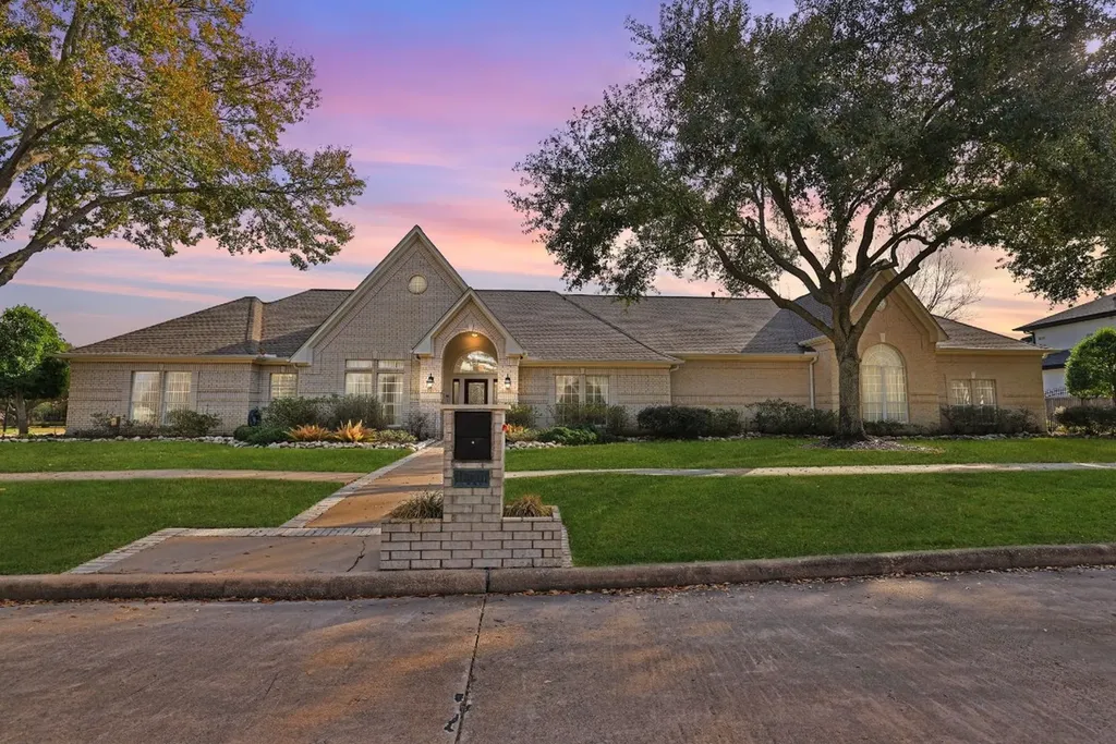 16001 Kevindale Court Houston TX 77040