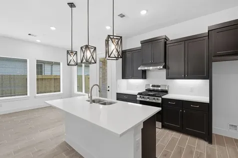 11816 South Pavillion Drive Mont Belvieu TX 77523